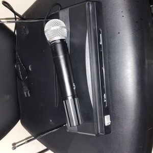 Yada professional wireless microphone and reciever